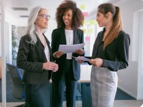 Etarismo no Mercado Imobiliário: O que os cabelos brancos de Miranda Priestly nos ensinam sobre autoridade e experiência